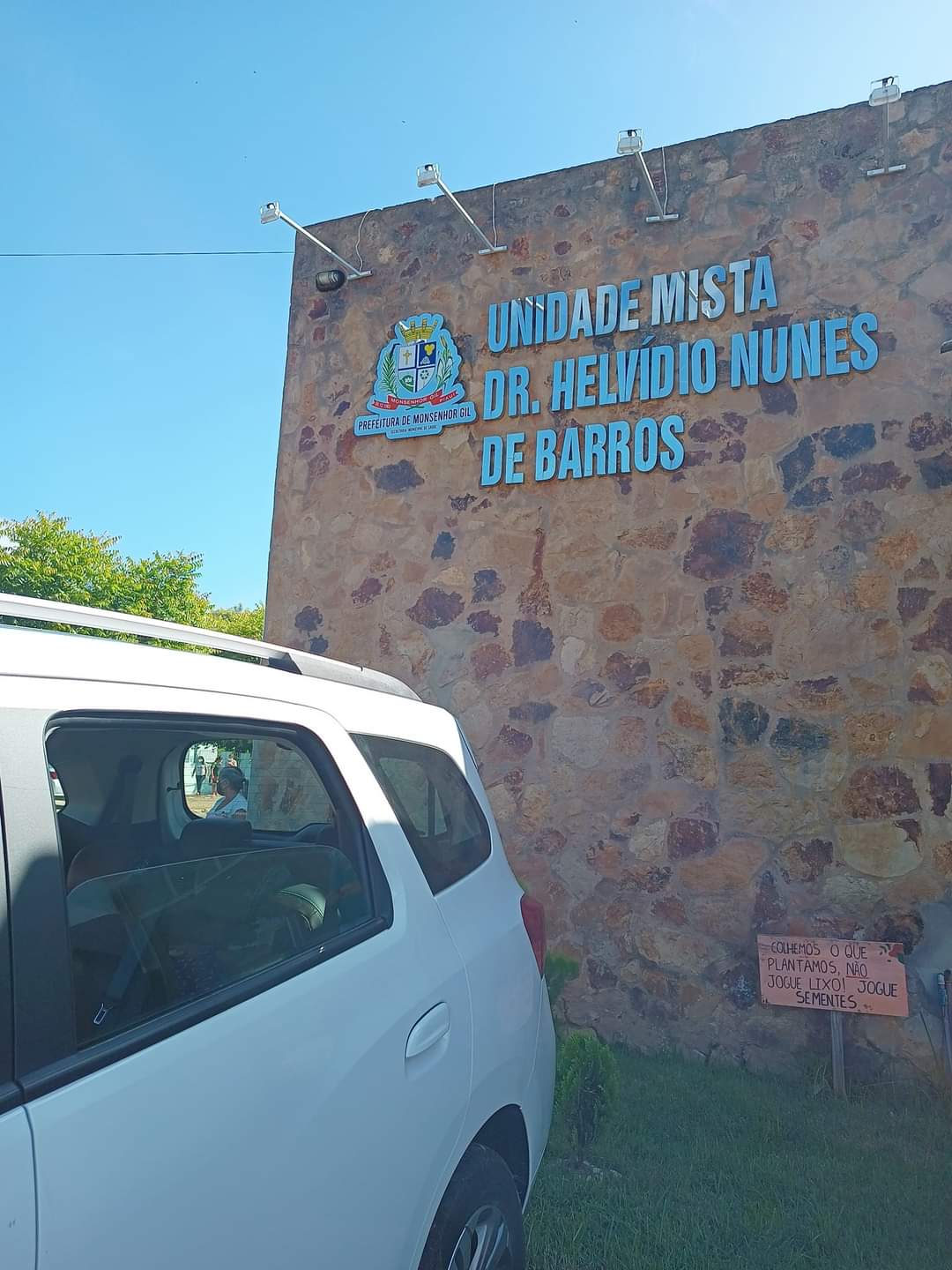 Prefeito João Luiz faz entrega de mais um veículo para o sistema de saúde - Imagem 9