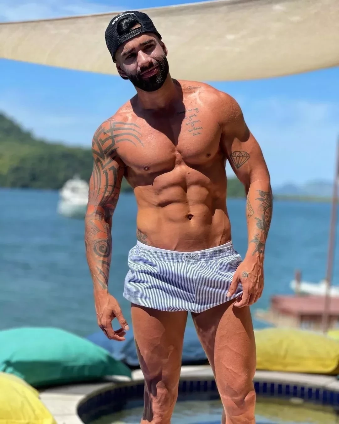 Gusttavo Lima aposta em fotos sensuais e enlouquece fãs com registros; veja - imagem 81358