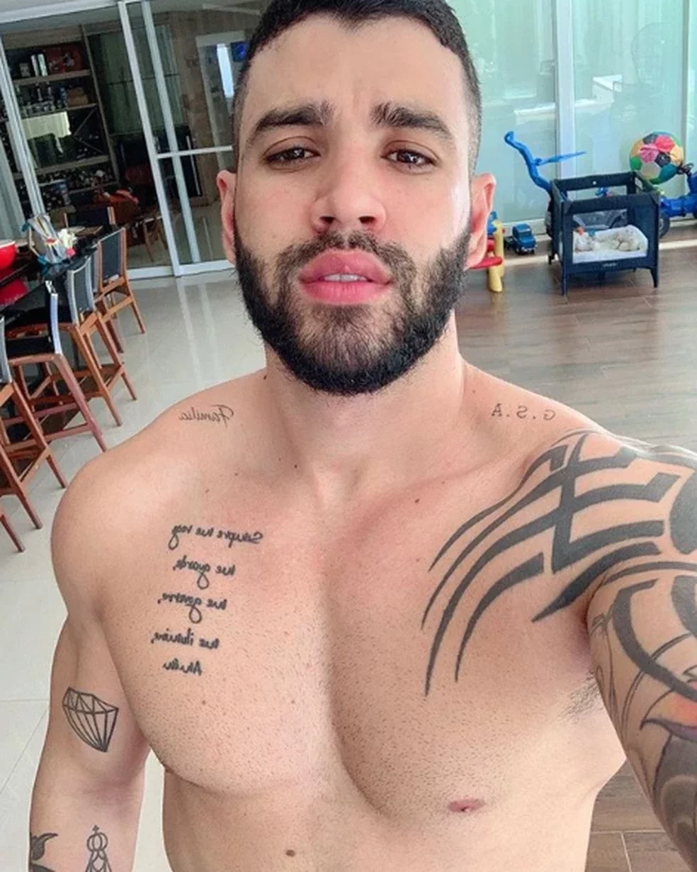 Gusttavo Lima aposta em fotos sensuais e enlouquece fãs com registros; veja - imagem 81361
