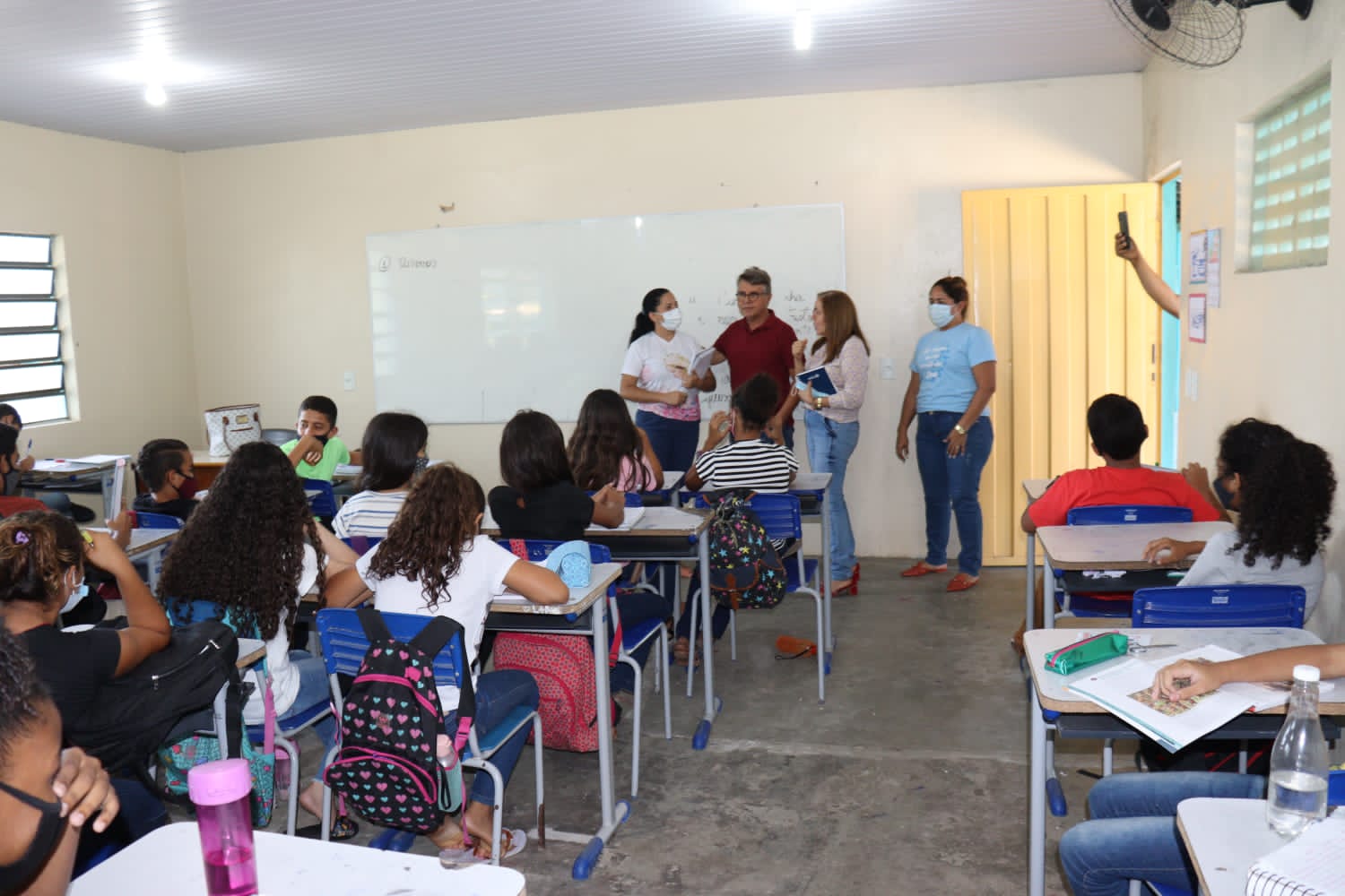 Prefeito João Luiz faz entrega de equipamentos para Escolas - Imagem 10