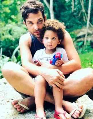 Conheça 20 filhos de famosos que são praticamente cópias de seus papais - imagem 82121