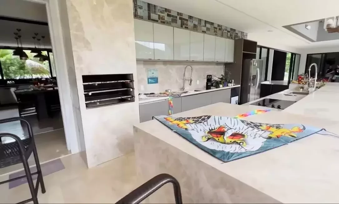 Com cachê em alta, Zé Felipe aluga mansão de R$ 19,5 milhões; veja fotos - imagem 80173