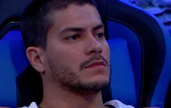 Sem água, cooler: o que Arthur Aguiar já fez no quarto secreto do BBB