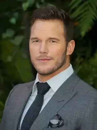 Humildes! Conheça 15 famosos que eram garçons ou garçonetes antes da fama - imagem 82339