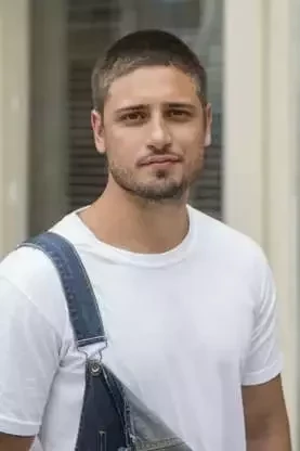 Humildes! Conheça 15 famosos que eram garçons ou garçonetes antes da fama - imagem 82342