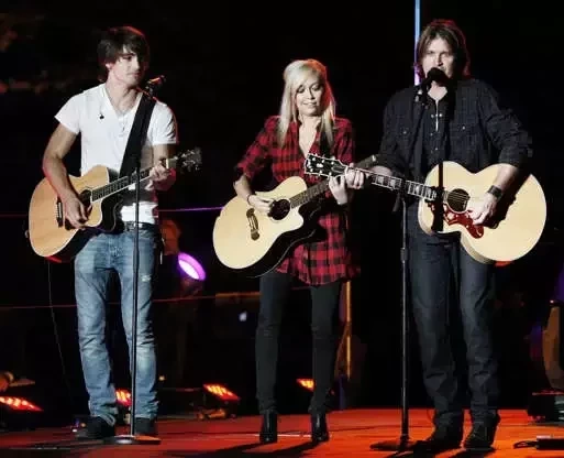 Amor sem idade! Confira 15 famosos que se relacionaram com adolescentes - imagem 83581