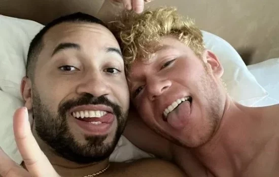 Novo affair! Saiba quem é o gringo que posou na cama com Gil do Vigor