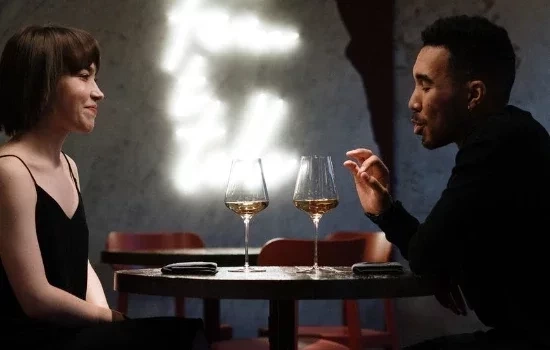 Descubra quais os erros mais comuns que se cometem no primeiro encontro