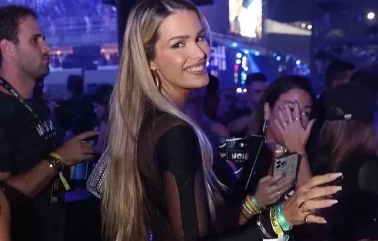 Yasmin curte despedida de Carnaval sem calcinha: “Para mostrar mesmo”