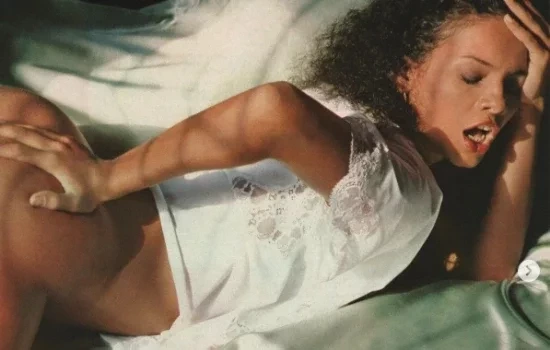 Perfil mostra fotos raras do ensaio de Solange Couto para a Playboy; veja