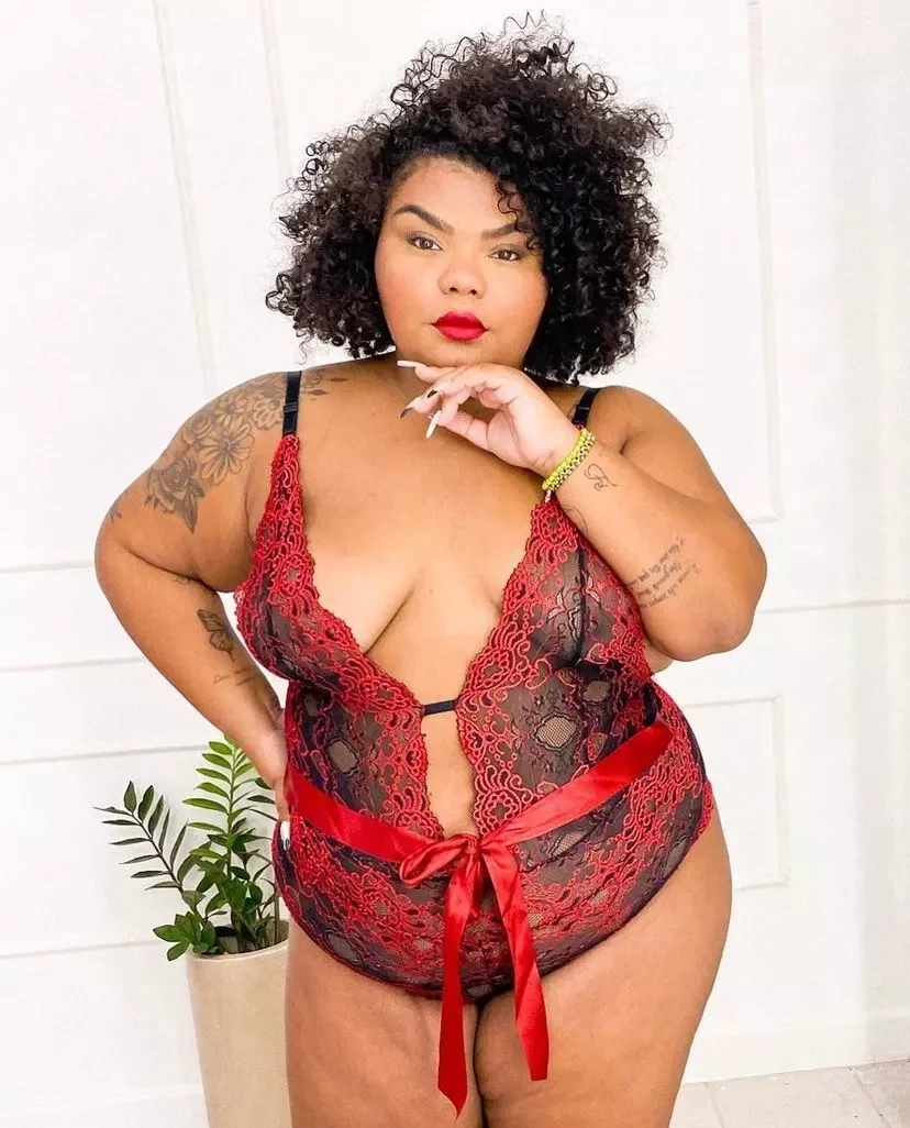 Flora Cruz : “Incentivando grandes gostosas a se olharem com amor” - imagem 84464