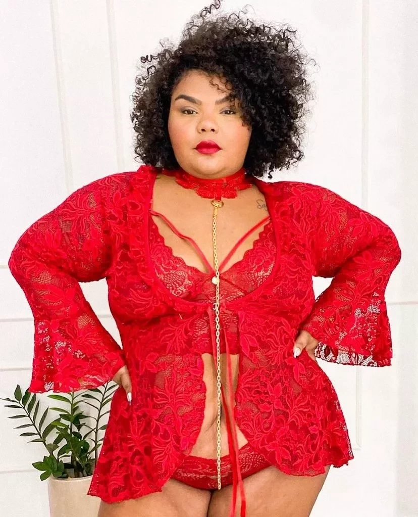 Flora Cruz : “Incentivando grandes gostosas a se olharem com amor” - imagem 84466