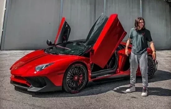 Veja os carrões milionários e luxuosos que os famosos ostentam