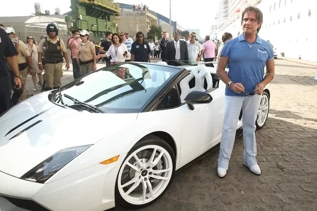 Veja os carrões milionários e luxuosos que os famosos ostentam - imagem 84730