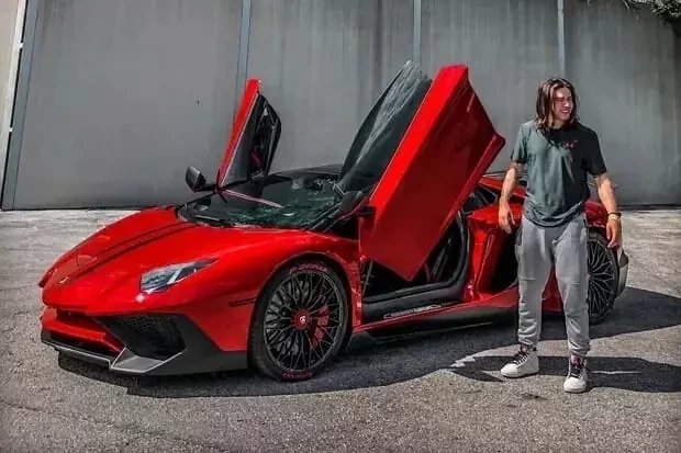 Veja os carrões milionários e luxuosos que os famosos ostentam - imagem 84732