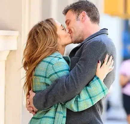 Além de Klebber Toledo! 10 famosos que foram flagrados em beijos quentes - imagem 84998