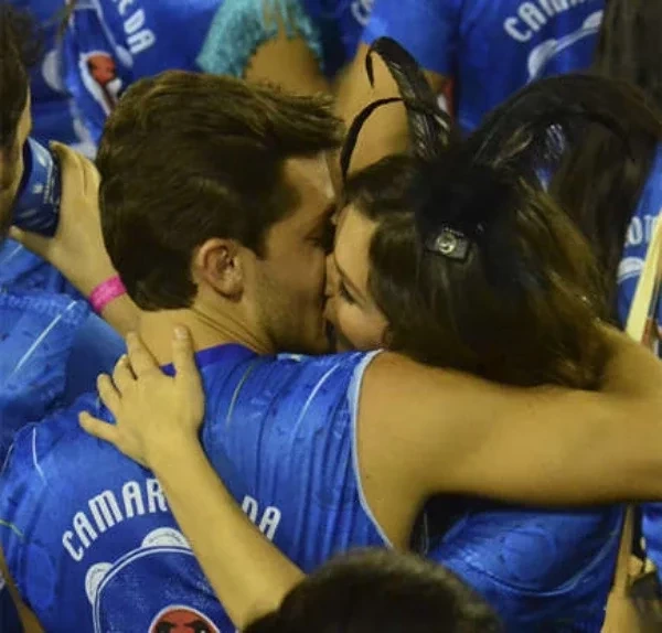 Além de Klebber Toledo! 10 famosos que foram flagrados em beijos quentes - imagem 84995