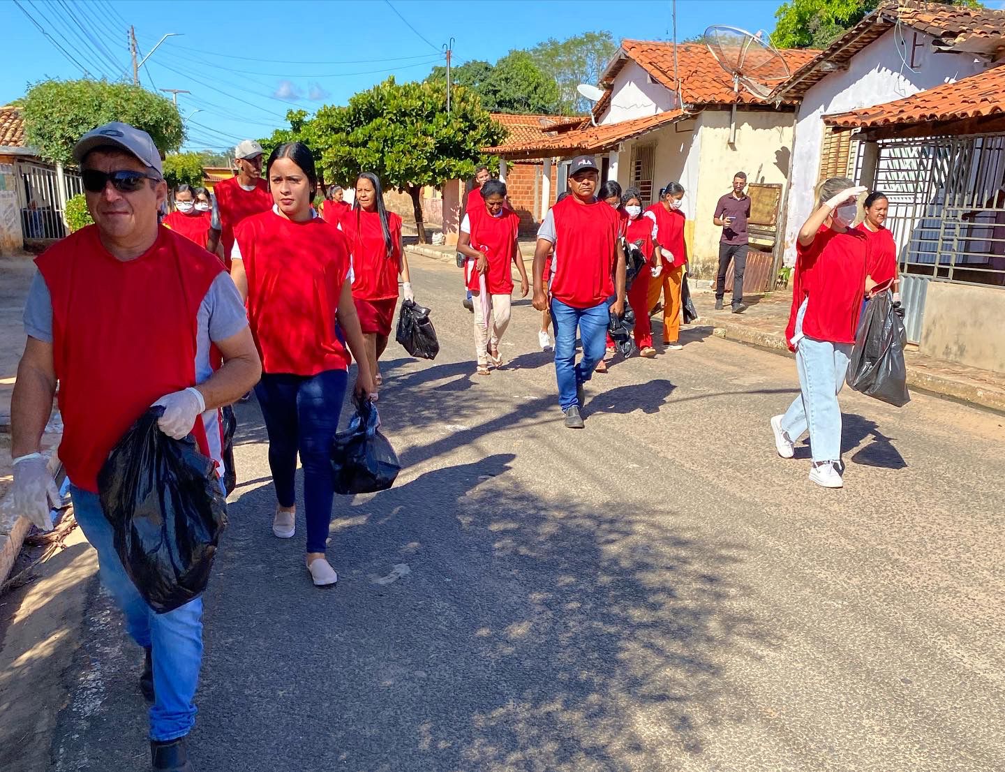 Mutirão da limpeza contra a dengue é realizado em Passagem Franca do Piauí (Foto: Divulgação)