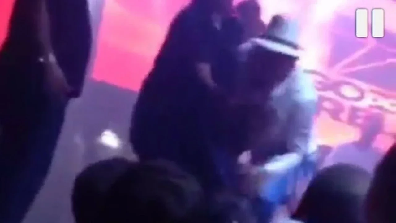 Treta: veja os famosos que já bateram nos fãs  - imagem 85570