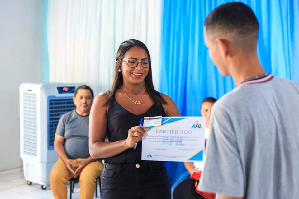 Prefeito João Luiz participa do enceramento de curso em Monsenhor Gil - Imagem 10