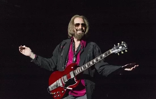 Se surpreenda com os famosos que morreram quase da mesma maneira