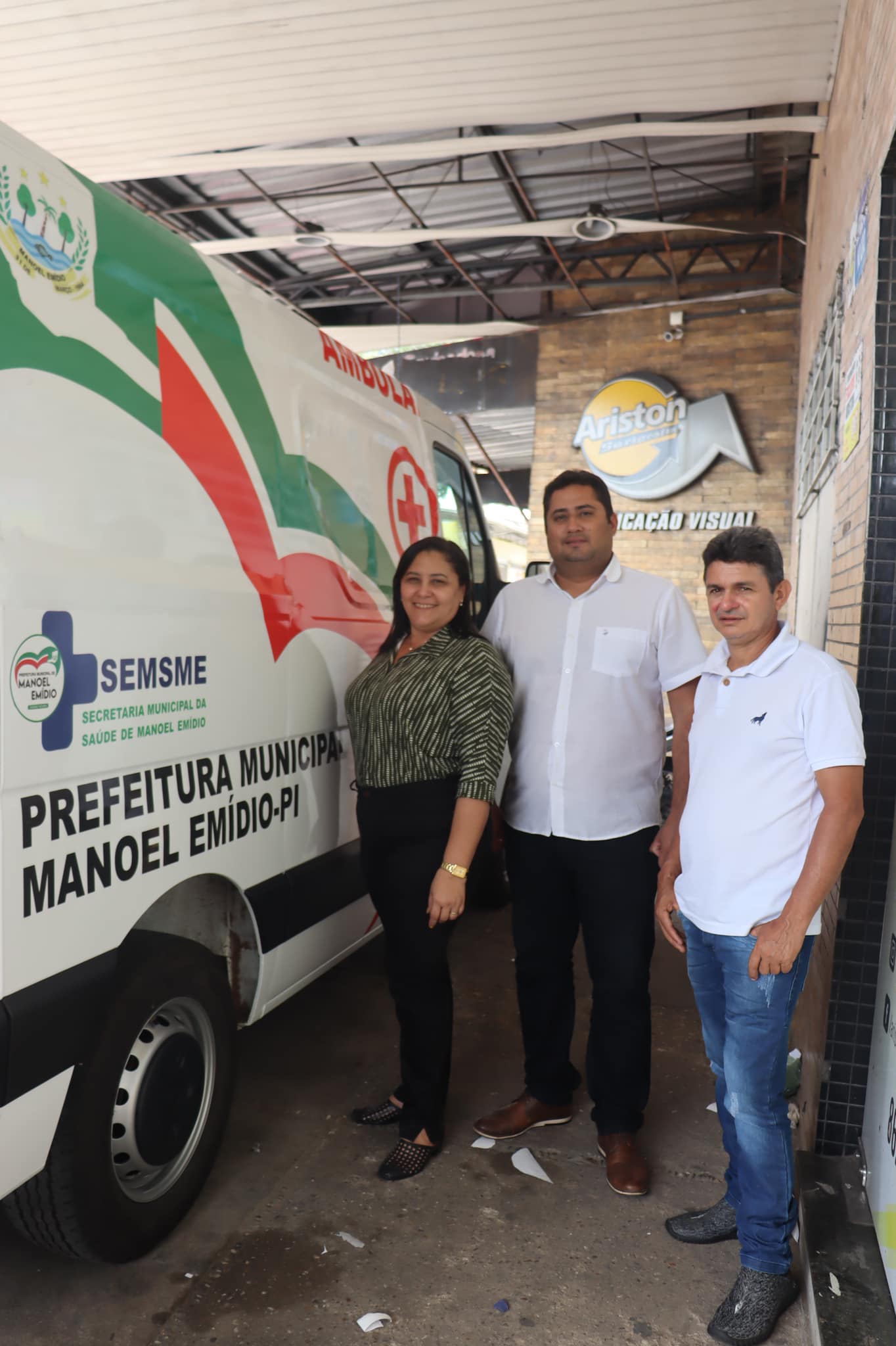 Prefeita de Manoel Emídio recebe nova ambulância. - Imagem 6