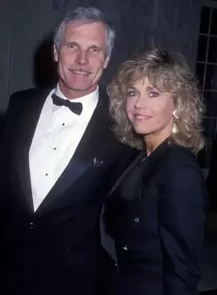 Tem brasileiro na lista! 15 famosos que já se relacionaram com bilionários - imagem 90063