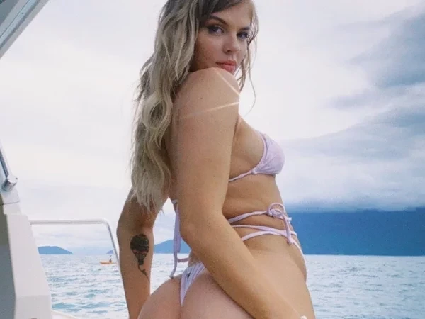 Sem censura! Luísa Sonza aparece sem roupa em cliques sensuais 