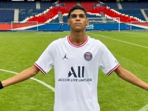 Além de Luva de Pedreiro! 15 famosos que já brigaram com seus empresários