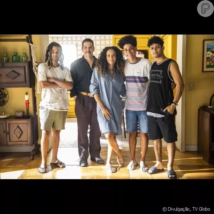 Roberto (Cauê Campos)