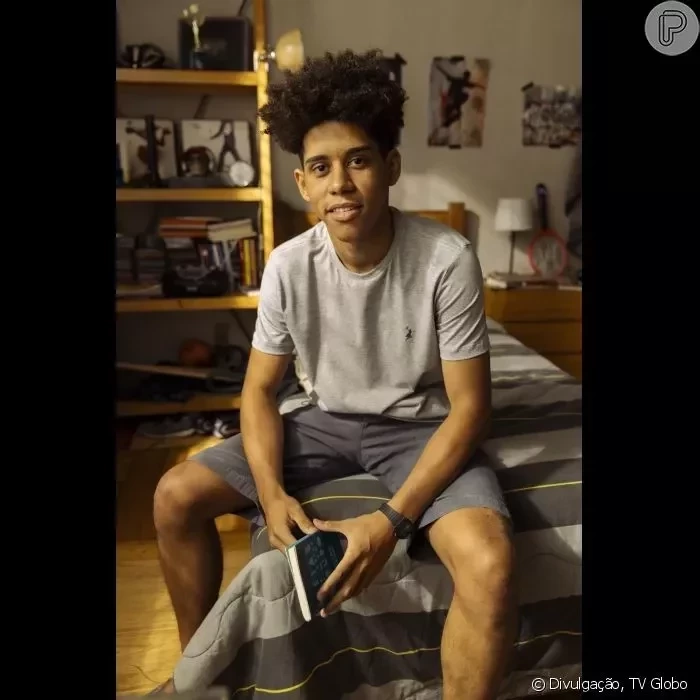 Roberto (Cauê Campos)