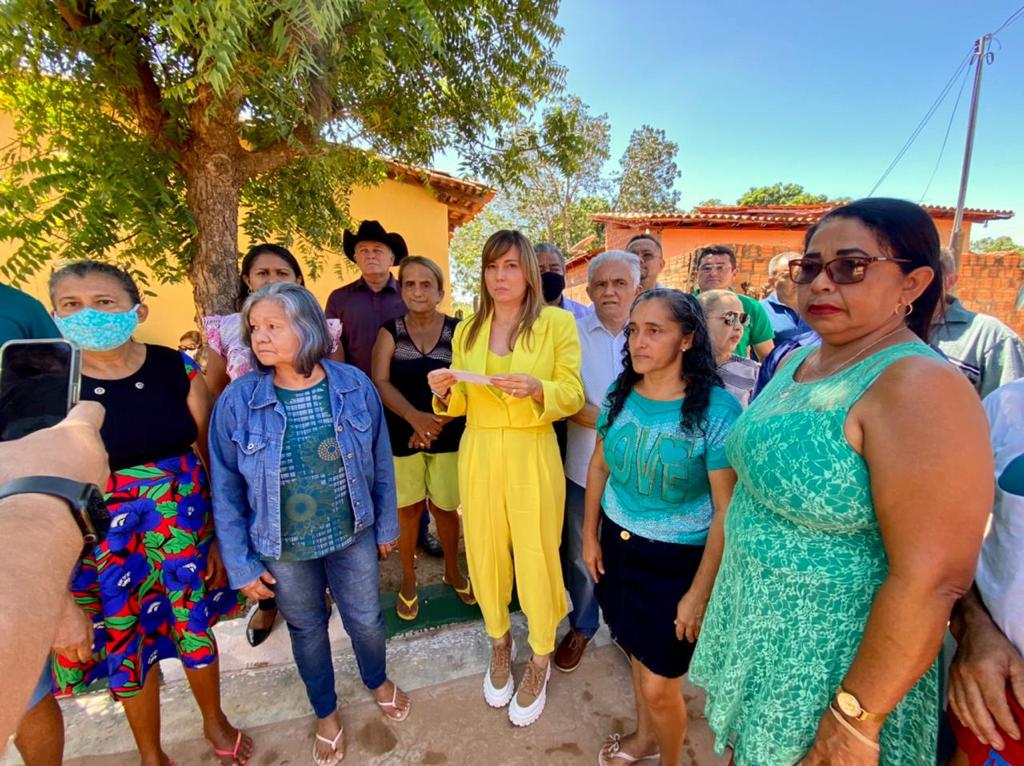 Prefeita Ivanária Sampaio inaugura mais de 5 mil metros de calçamentos - Imagem 1