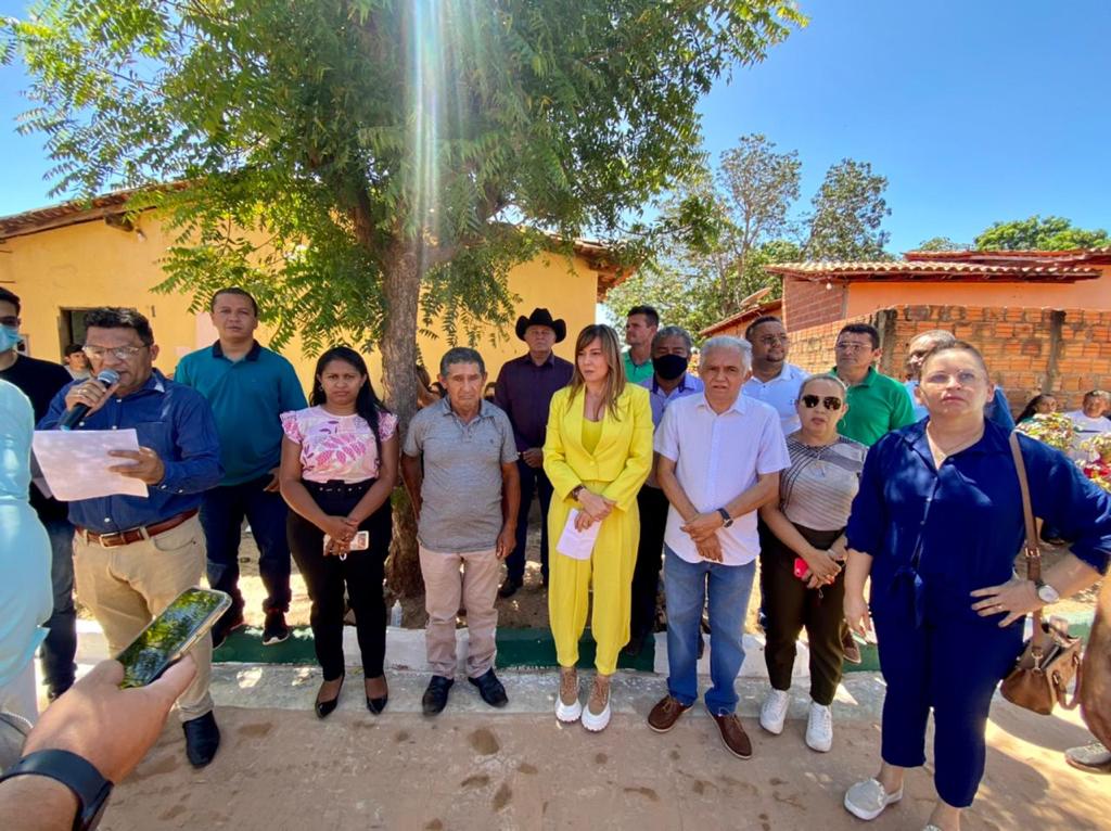 Prefeita Ivanária Sampaio inaugura mais de 5 mil metros de calçamentos - Imagem 5