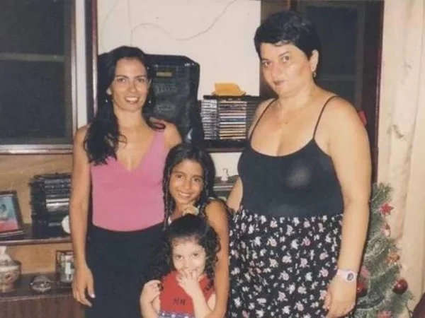 Até de madeira! Conheça as casas onde 10 artistas moravam antes da fama 