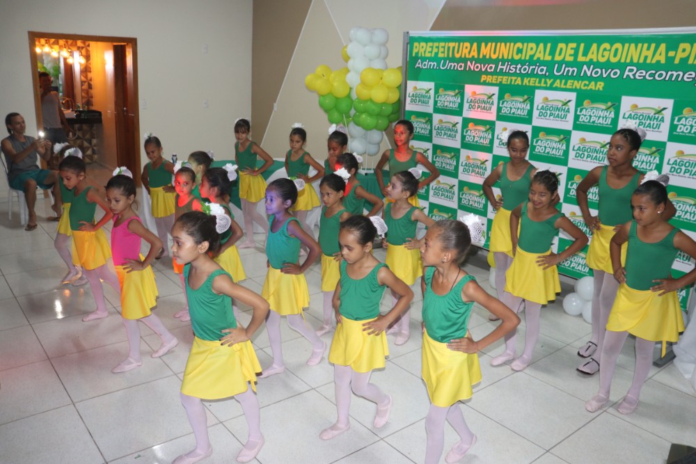 Prefeita Kelly Alencar realizou Homenagem aos Pais de Lagoinha  - Imagem 2