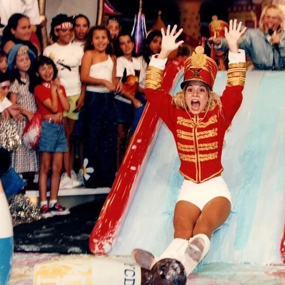 Quem são as famosas que começaram a carreira como assistentes de palco - imagem 98924