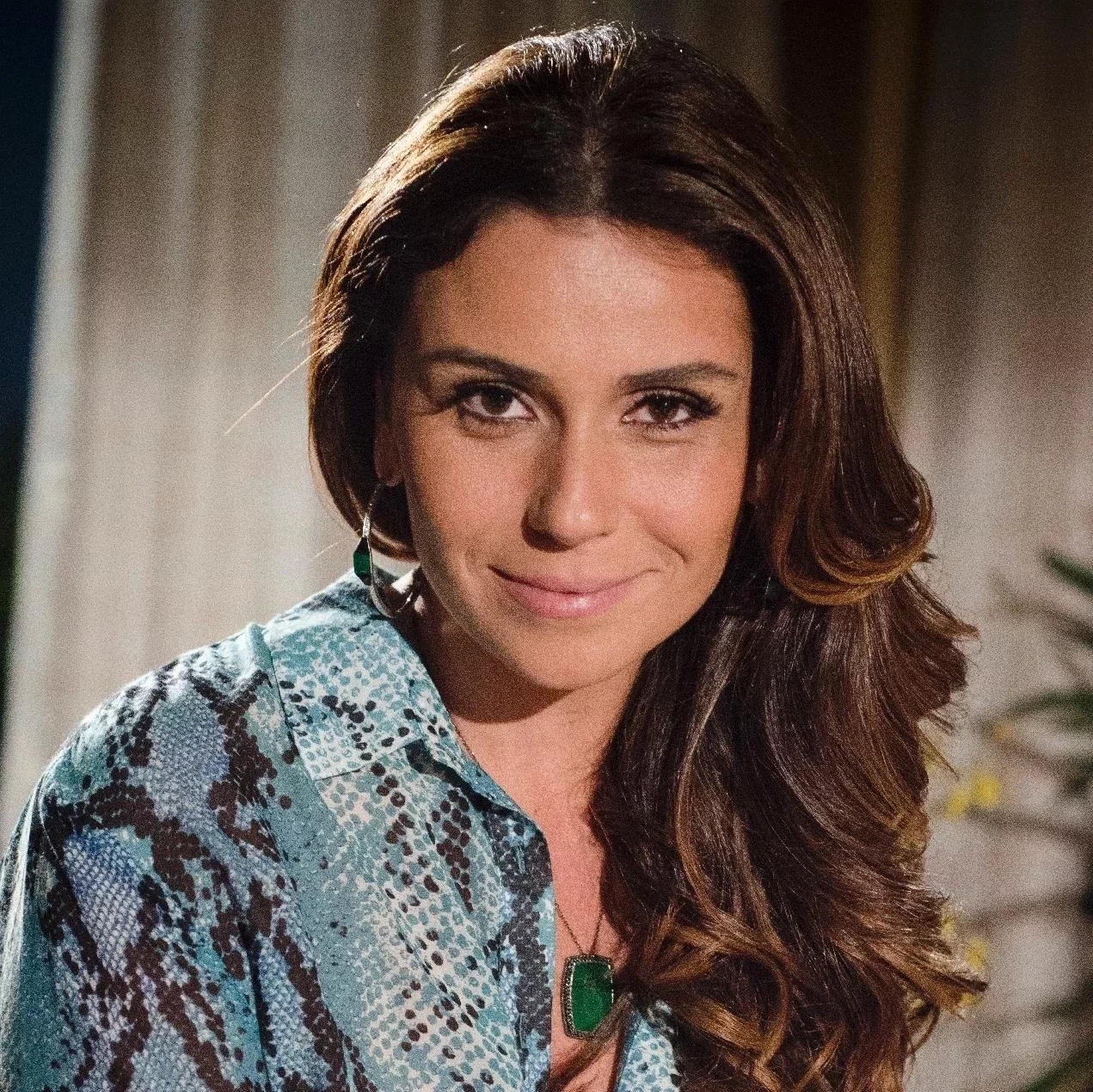 Quem são as famosas que começaram a carreira como assistentes de palco - imagem 98923