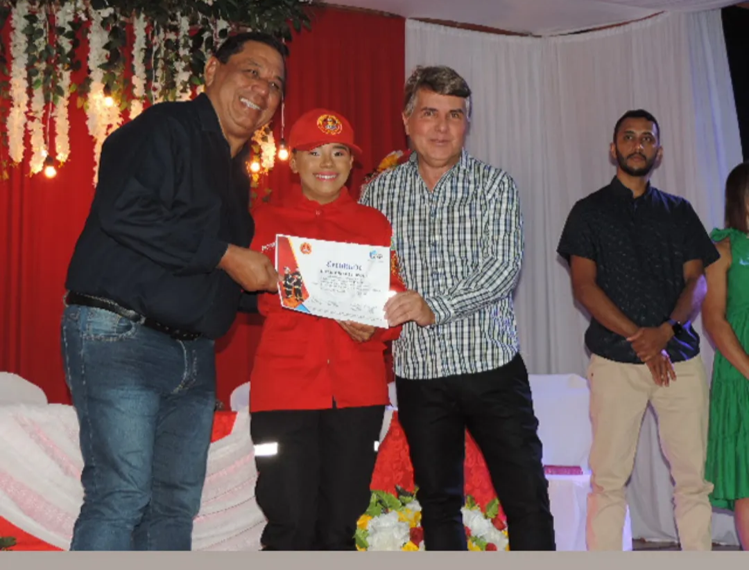 Prefeito João Luiz participa de formatura de bombeiros civis - Imagem 9