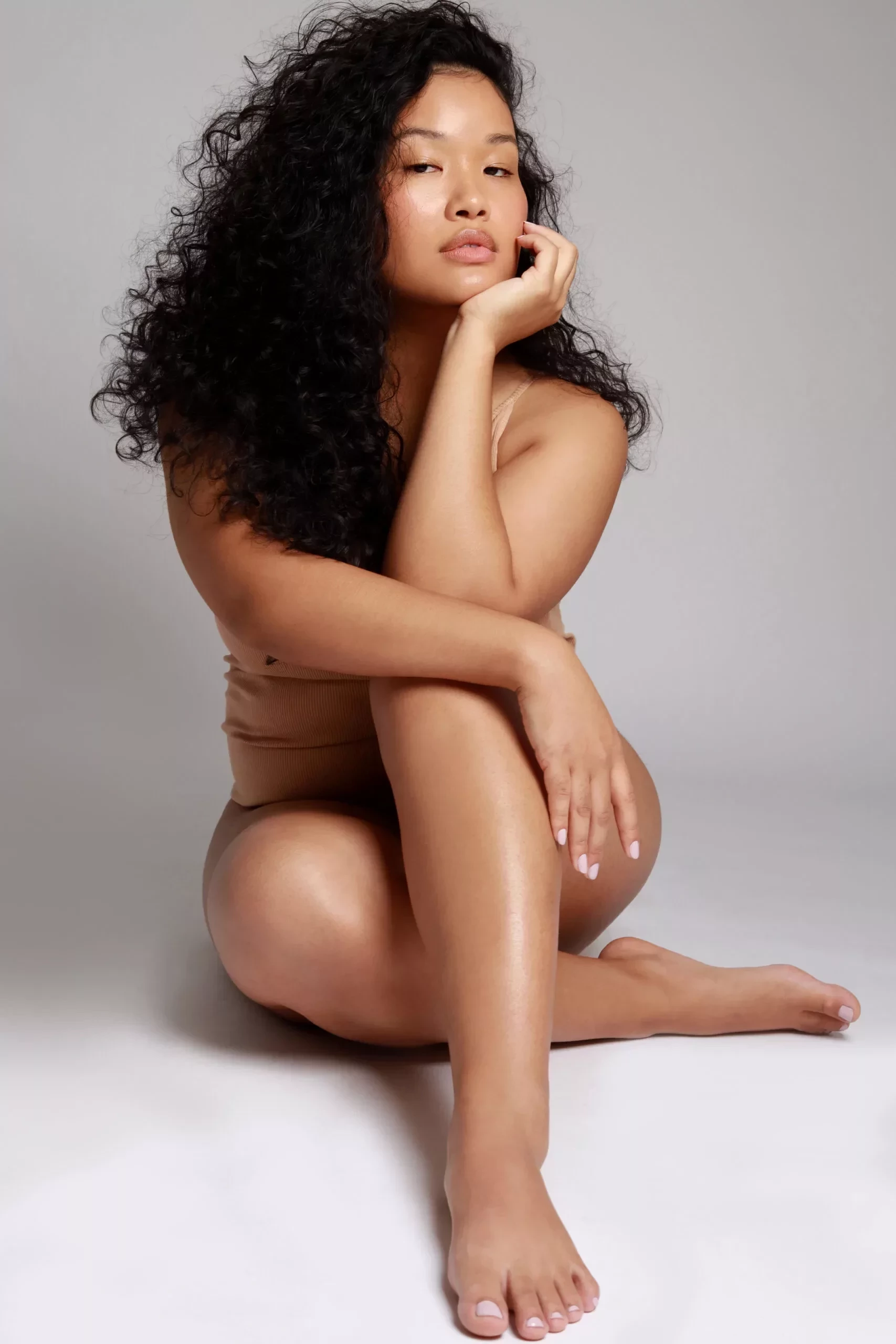 Chamada de Japonega, modelo plus de origem negra e oriental quebra padrões - imagem 95596