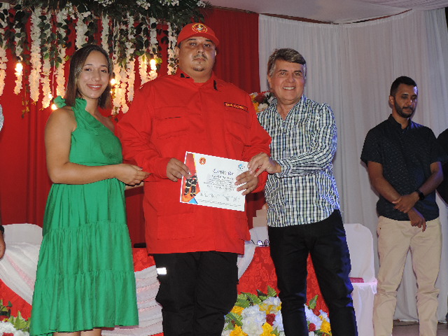 Prefeito João Luiz participa de formatura de bombeiros civis - Imagem 11