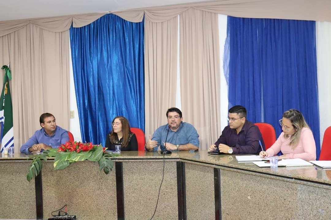 Prefeitura de Monsenhor Gil prestando conta de suas atribuições