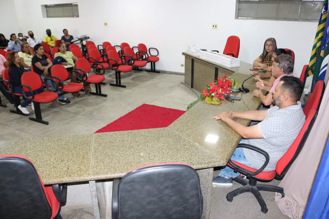 Prefeito João Luiz entrega tablets para Agentes Comunitários de Saúde - Imagem 4