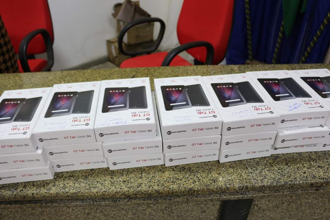 Prefeito João Luiz entrega tablets para Agentes Comunitários de Saúde - Imagem 1