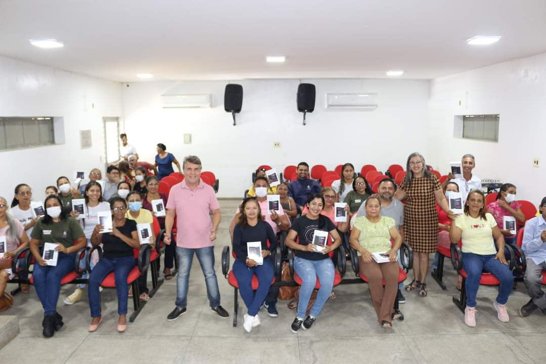 Prefeito João Luiz entrega tablets para Agentes Comunitários de Saúde - Imagem 5