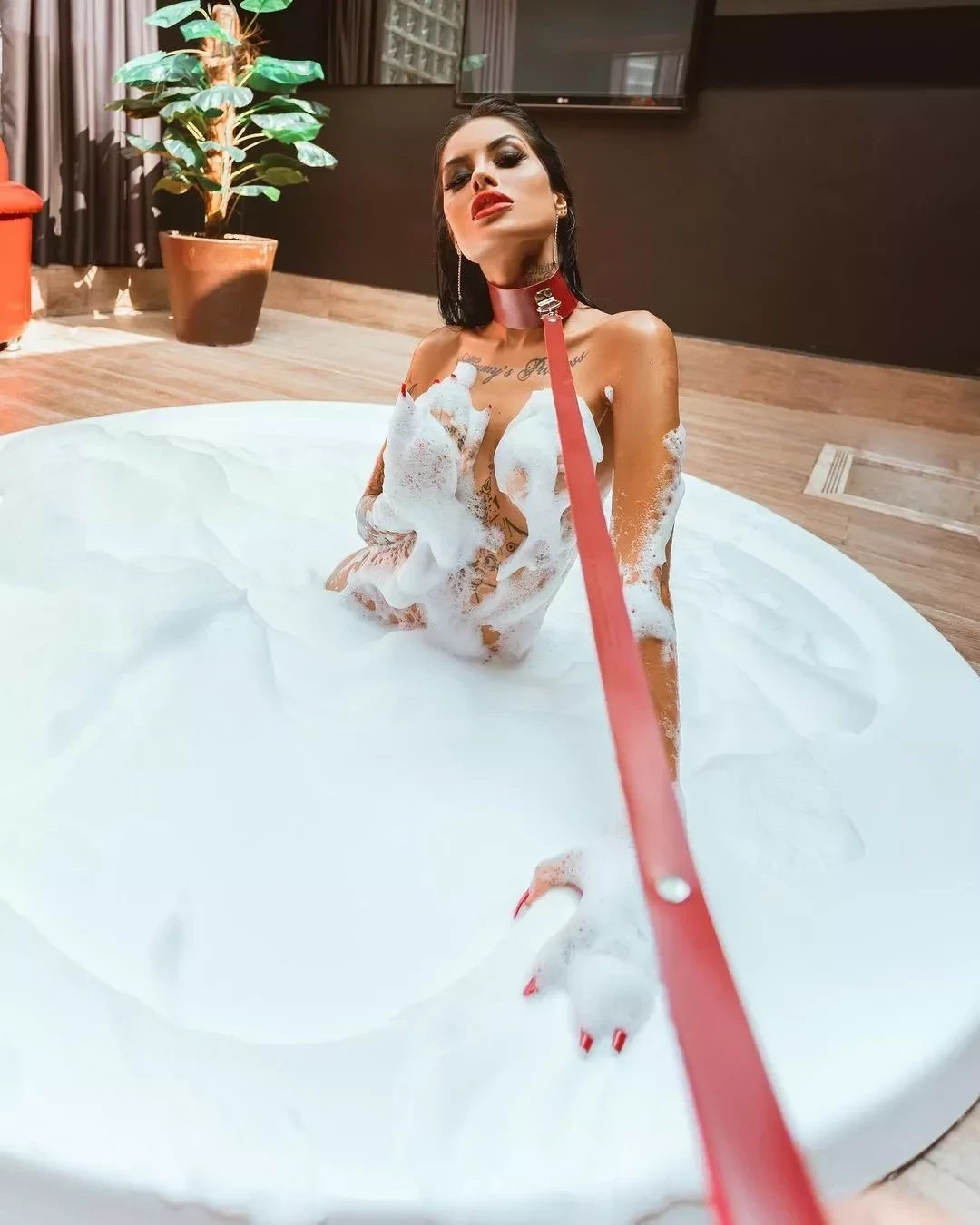 5 vezes em que Tati Zaqui, de "A Fazenda", posou como veio ao mundo - imagem 102066