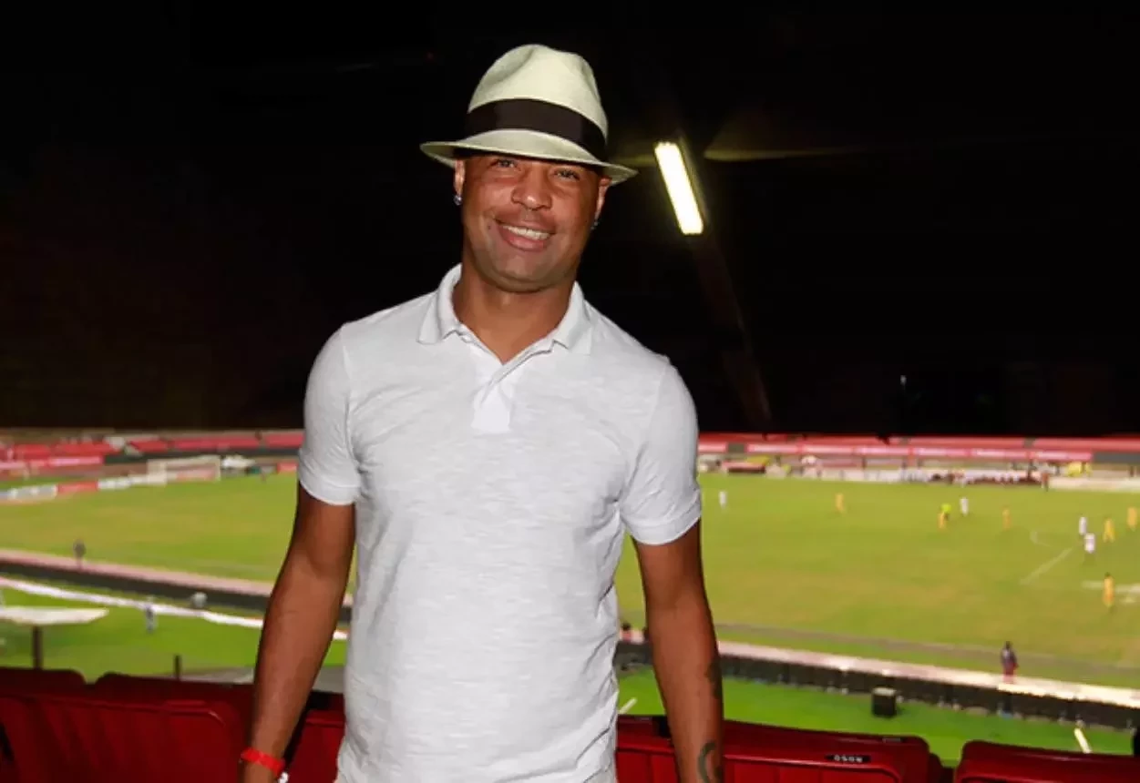 De Romário a Ronaldo! Famosos que já se envolveram com transgêneros - imagem 102102