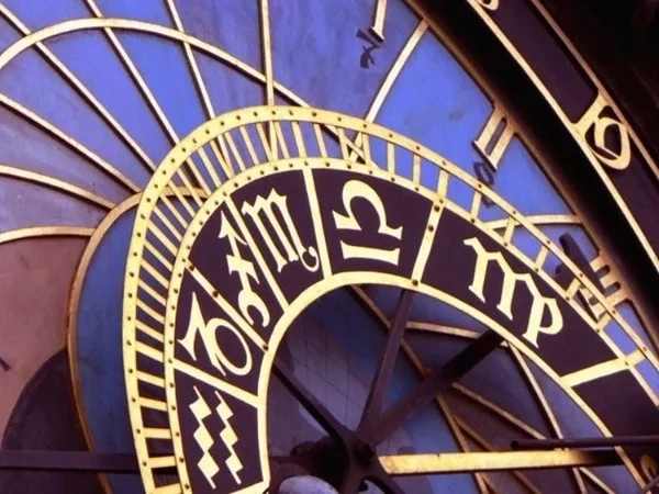 Horóscopo 2022: confira a previsão desta segunda-feira (19), para seu signo