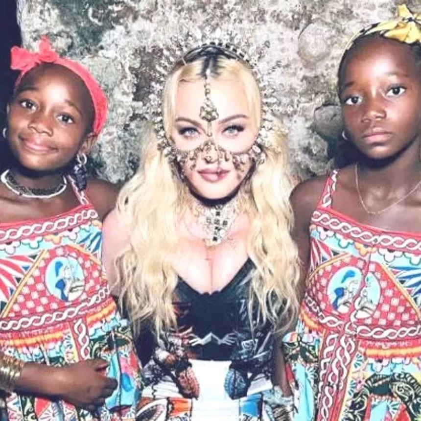 Além de Claudia Raia, outras famosas que viraram mães após os 50 - imagem 102370