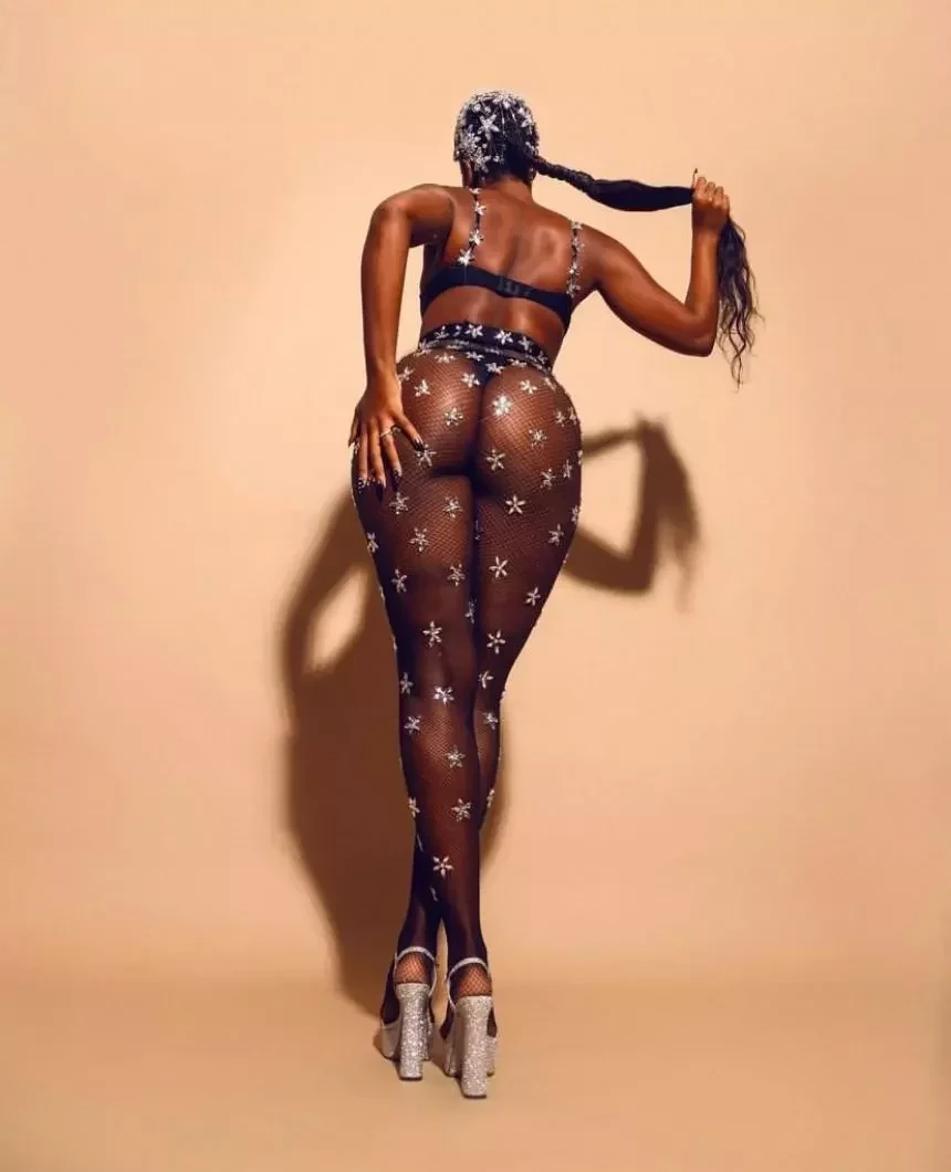 Cinco vezes que Iza colocou o bumbum pra jogo e esquentou o clima na web  - imagem 102968