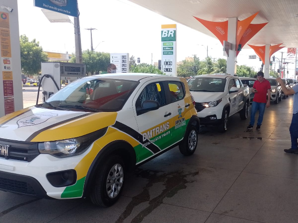 Prefeitura de Esperantina adquire novos veículos